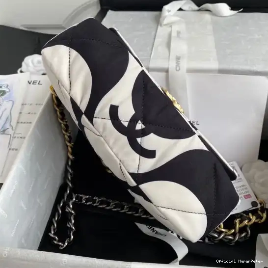 Hyper Peter FLAP BAG CHANEL 19 0509